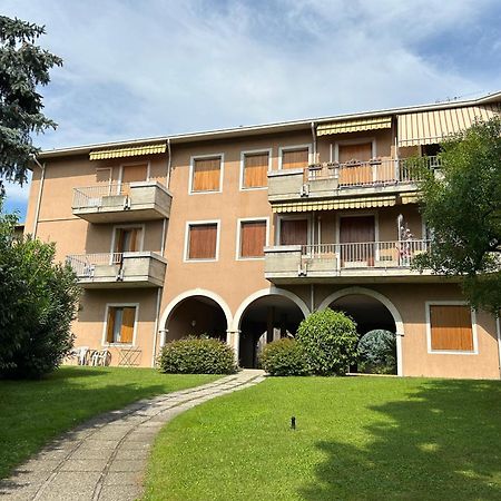 Апартаменты Gold Garda Desenzano Дезенцано-дель-Гарда Экстерьер фото